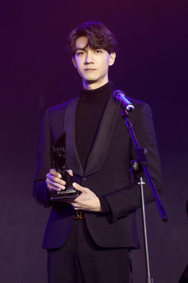 曾舜晞近几年靠古装出圈的男演员并不多,可能也是大家对于古装美男的