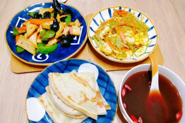 坐月子，就是要美美的，月子餐，就是要色香味俱全的