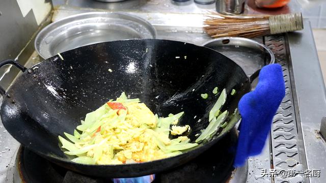 年龄大了要管住嘴，为了身体健康，多吃4样，少食3样，别不当回事