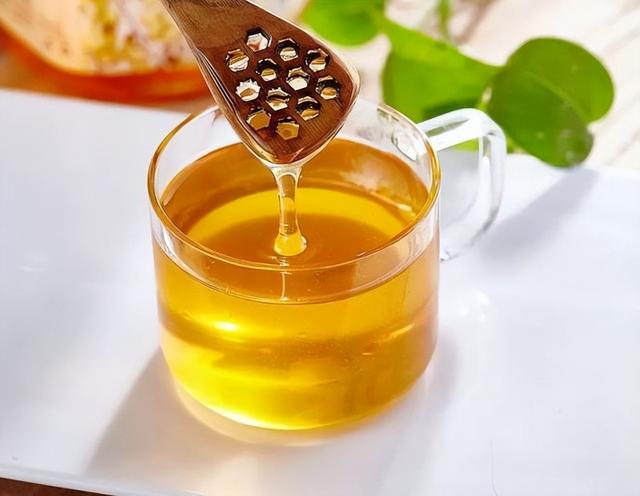 蜂蜜放了三年还能吃吗？结果或许和你想的不一样，建议了解下