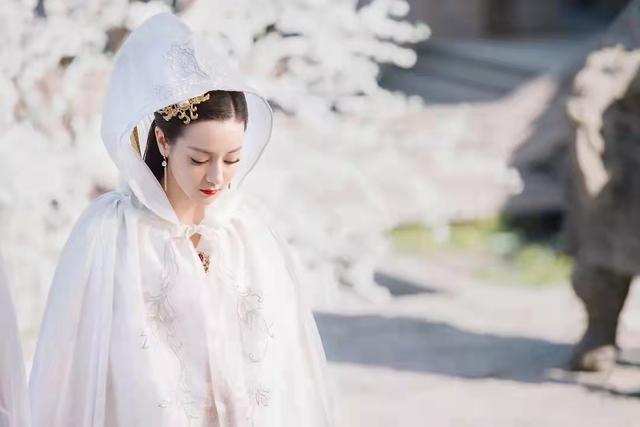 墨渊官配少绾墨渊官配是谁