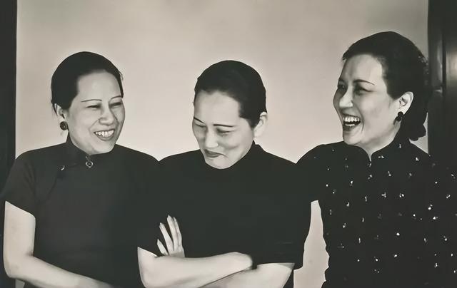 得知宋庆龄逝世，宋美龄翻画册两小时数次落泪，为何拒绝回国奔丧