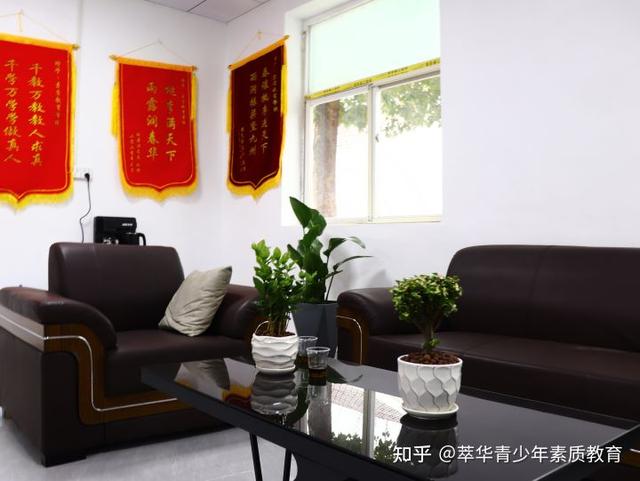 叛逆孩子素质教育学校怎么样(叛逆小孩教育学校怎么样)(图1)