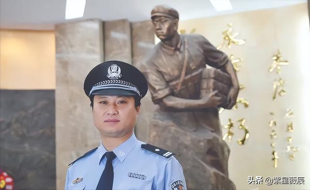 22万百姓盼毛主席给董存瑞题词，主席没题，但他的解释让国人泪目