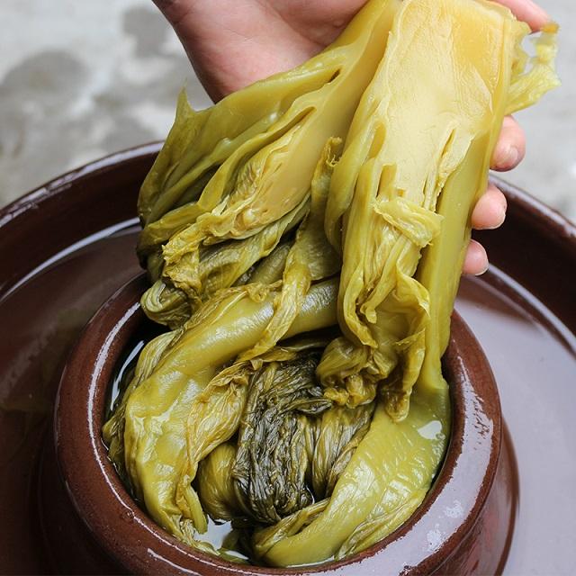 因一包酸菜，导致康师傅、统一流失数亿市值，严钦武到底什么来头