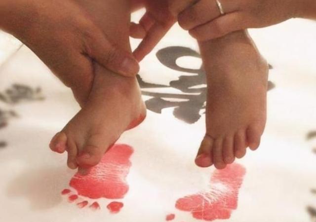为何新生儿要在医院“按脚印”？医生不会明说，新手爸妈却要知道