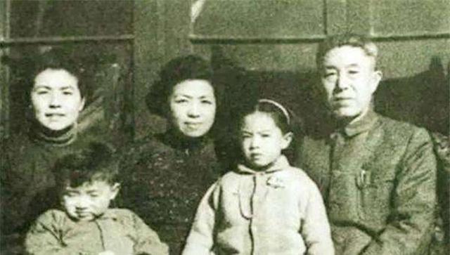 1950年，郑洞国想回家种地，周总理大惊：你是起义将领，怎能种地