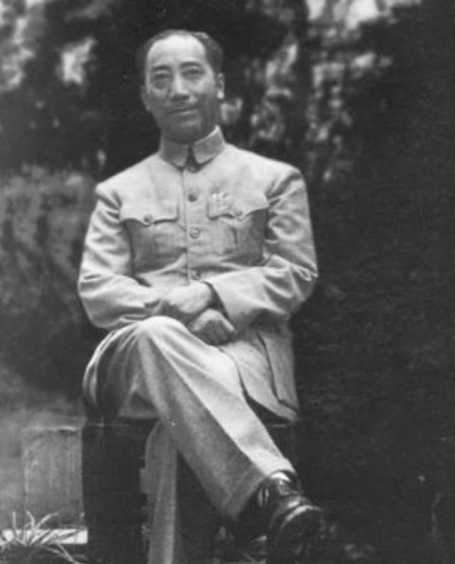 唐生明：与恩师毛泽东同榻而眠，娶漂亮女影星，并将其发展为特工