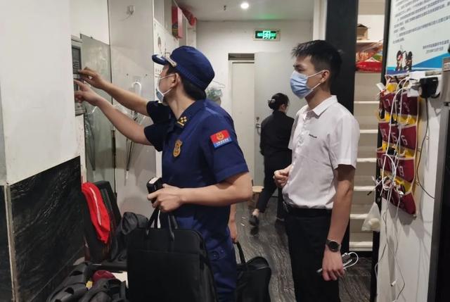 “五一”小长假，“火焰蓝”持续护航