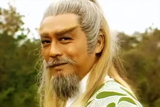 成龙晒旧照悼念曾江：他是我们后辈学习的榜样