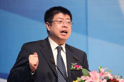 北大中文系教授上热搜，写116字微博有12处语病，教授：很努力了