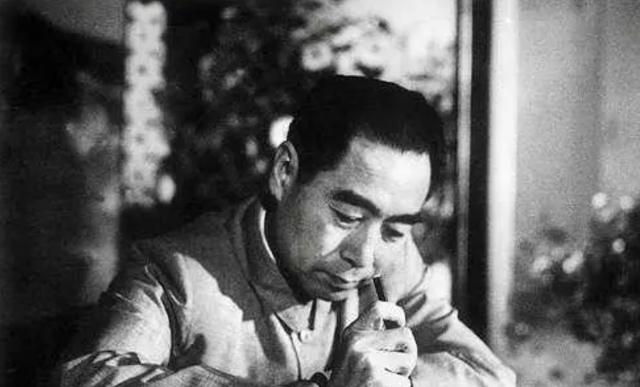 49年张治中生活困难，向傅作义借钱，周总理得知：拨出六千元给他