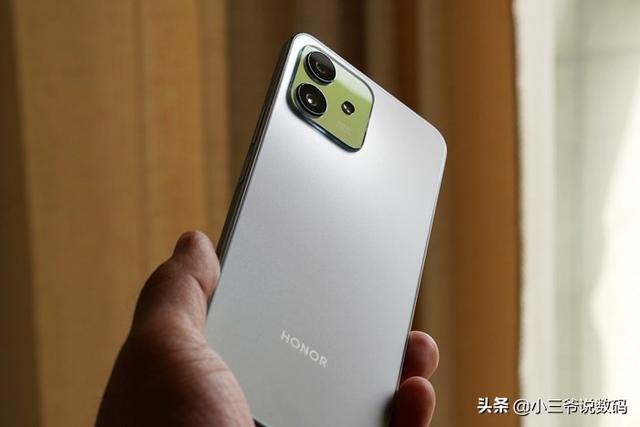 荣耀Play6T Pro：千元高颜值，畅快大玩家