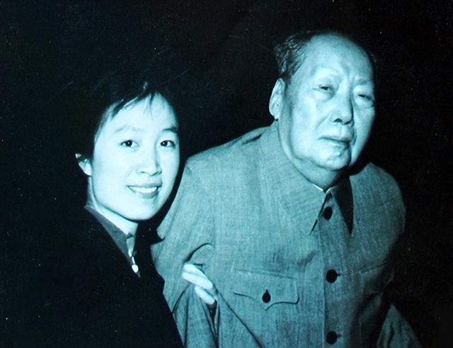 周恩来去世，主席两度落泪却截然不同，一次无声，一次嚎啕大哭