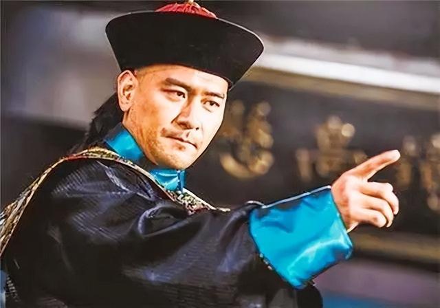 雍正去浙江视察，见大臣亲自给灾民发粥，回京后立刻举荐他升职