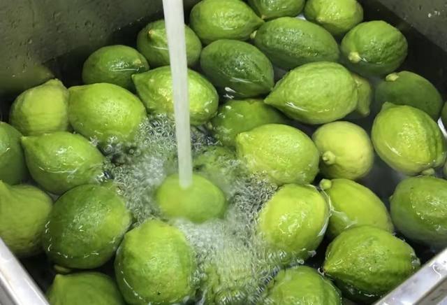 沁口香柠：喝了那么多柠檬茶，那你知道它有什么功效吗？