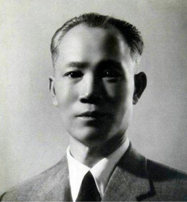 1981年，杜聿明病危住院，弥留之际抓着郭汝瑰的手：你跟我讲实话