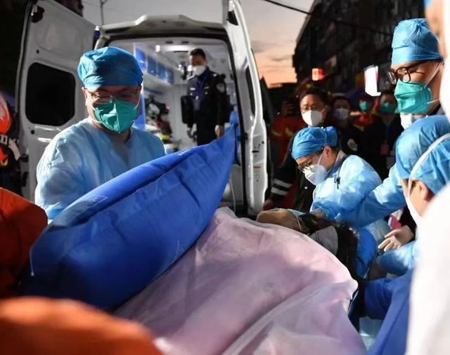 10人获救，53人遇难；国务院成立调查组！长沙那个可能要截肢的女孩，后来怎么样了？