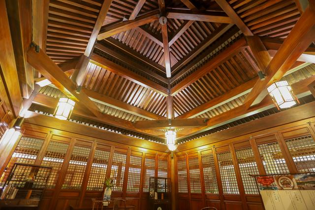 廣東旅行，發現一座禅修酒店，造型像古代宮殿，建築大有來頭