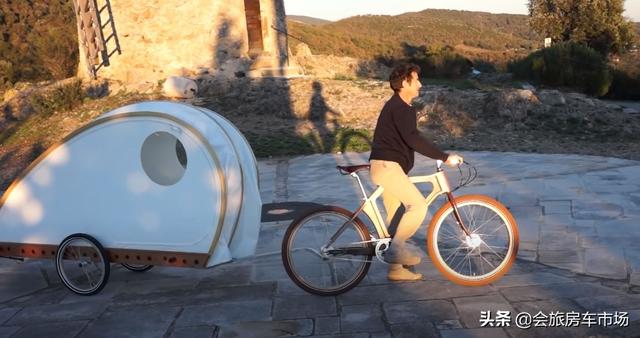 露營達人研制自行車拖車，不到400塊完成說走就走的房車旅行