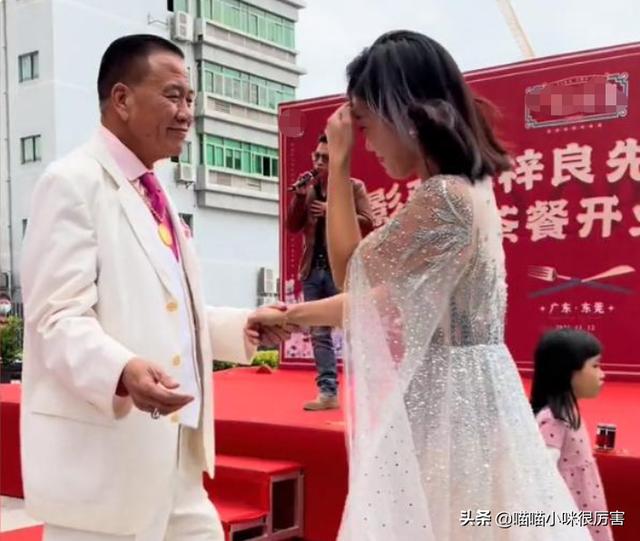 年轻时帅气无双，老了却丑的各具特色，这5位男星，好可惜