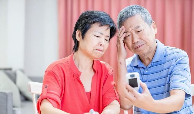 糖尿病人不能吃馒头？医生提醒：想要血糖稳定，不能吃的是这4物