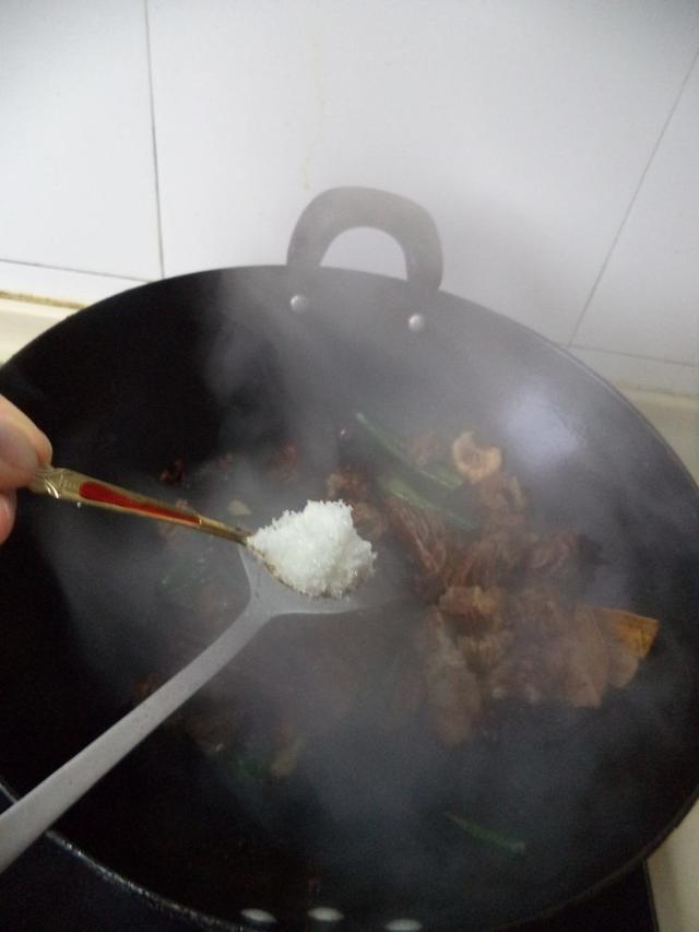 土豆烧牛肉的做法