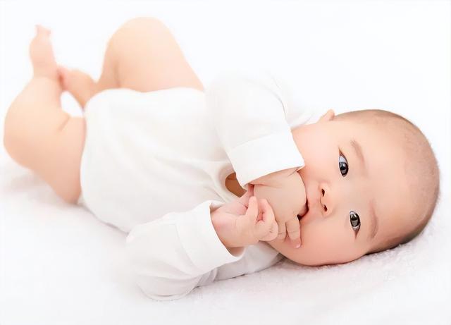《9个月宝宝9个月宝宝发育标准》