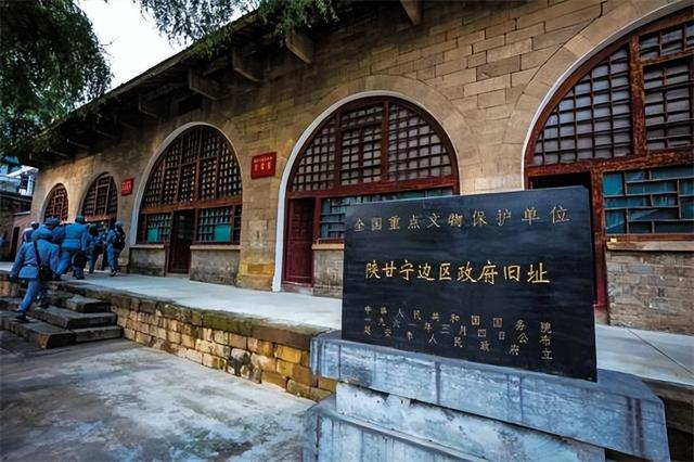 1949年，张治中在中南海瞥见熊向晖，目瞪口呆：老弟你何时起义的