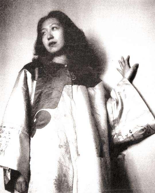 35岁的张爱玲去美国流浪，晚年生活凄苦不已，死后一周才被发现