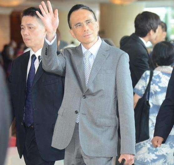 李泽钜借出4个酒店做隔离设施，今李嘉诚再捐3千万，助力香港抗疫