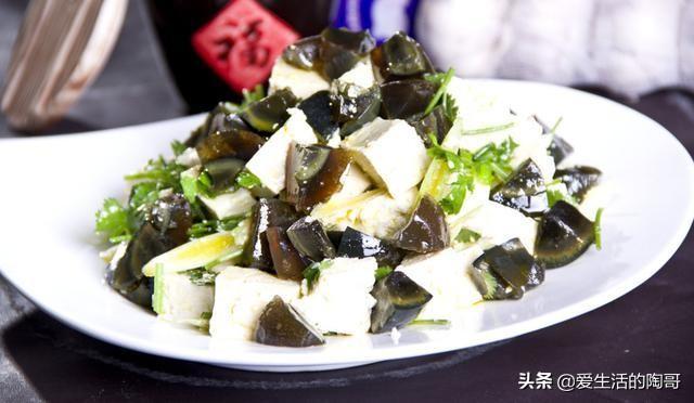 春分到，吃2春菜，食2春果，喝2春茶，做2春事，健康快乐过春天