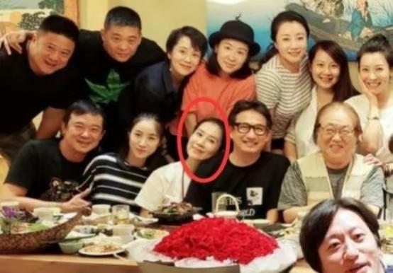 惹怒宋佳，抱黄磊大腿，25岁就结婚生子的海清，为何这么“狂”？