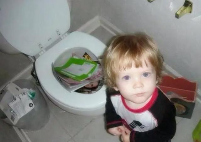 2岁内的宝宝有些行为很讨厌，实际却在变聪明，妈妈不要一味嫌弃