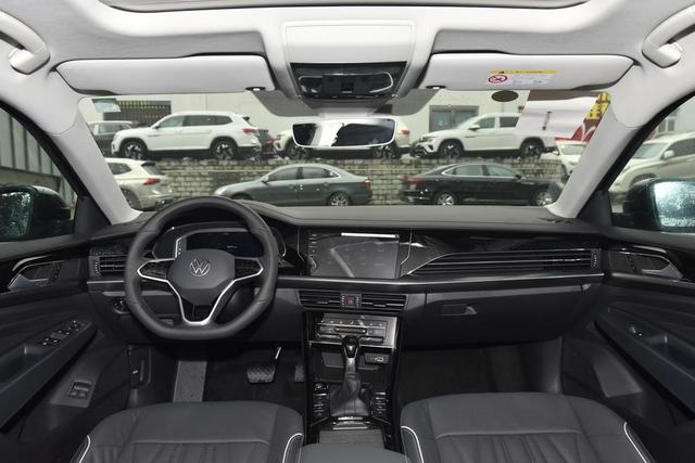 纯电续航63公里，起步22.99万元还挂绿牌，帕萨特PHEV怎么样？