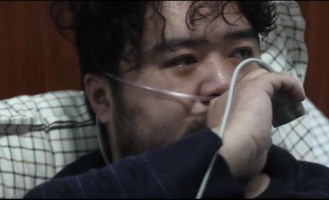 首批新冠幸存者：含泪捐献父亲遗体，20天抢救瘦了40斤