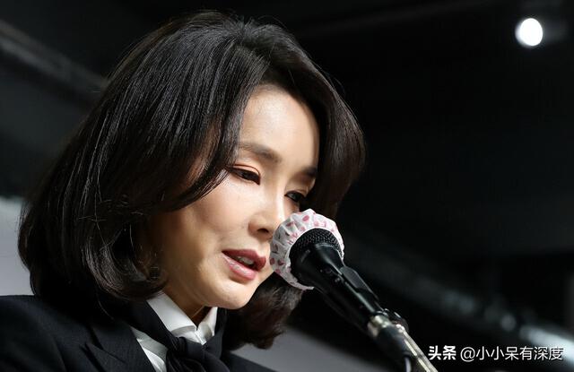 韩国第一夫人金建希亮相，已经49岁的她，保养得宜，依旧美丽动人