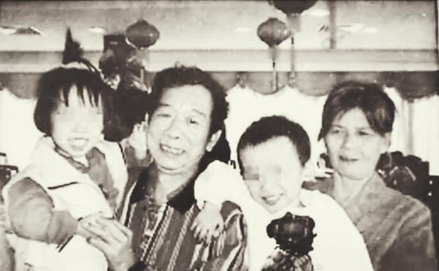 2002年，广东50岁夫妇生下龙凤胎，10年后两人跳楼自杀，为何？