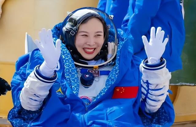 宇航员谈返回地球的过程：飞船烧得噼里啪啦响，所有感官都被激活