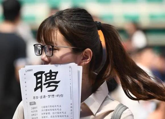 三本生扎堆报考公务员，遭质疑：三本都能考上，那读985有何意义