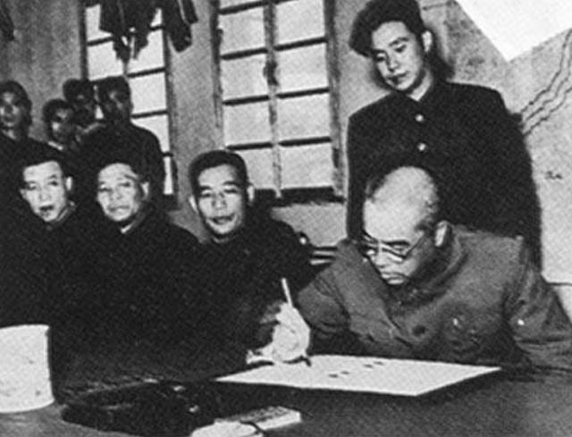 54年毛主席著作海外发行，美军官看后：如果早点读到，绝不打朝鲜