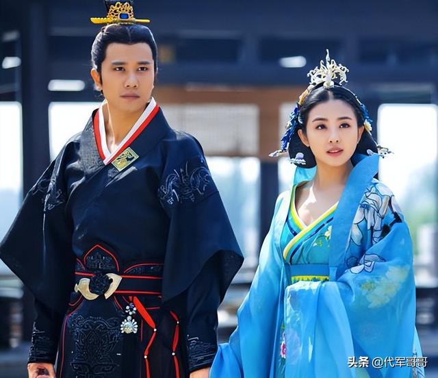 她15岁凭一首歌成名，事业受挫后抑郁爆肥，如今33岁美成这样？