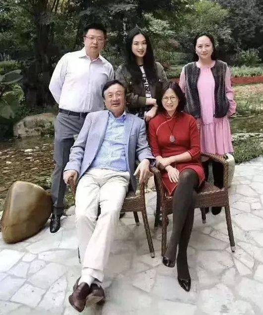 任正非次女为什么姓姚(华为苏薇女士照片)-东哥百科