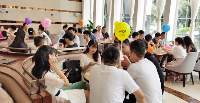 [趣玩密友朋友圈点赞]，微信尬聊怎么解决