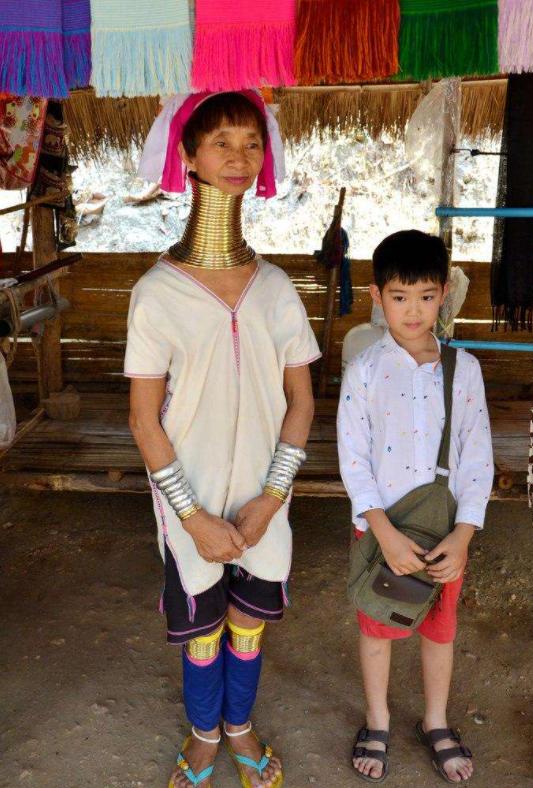 泰国长颈族男人图片