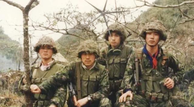 老山战役，幸存的黑豹突击队队员年年相聚，站成一排等待班长点名