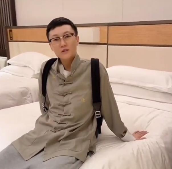“柬埔寨小6”真实身份被扒，疑在逃人员，为躲追杀将于近日回国
