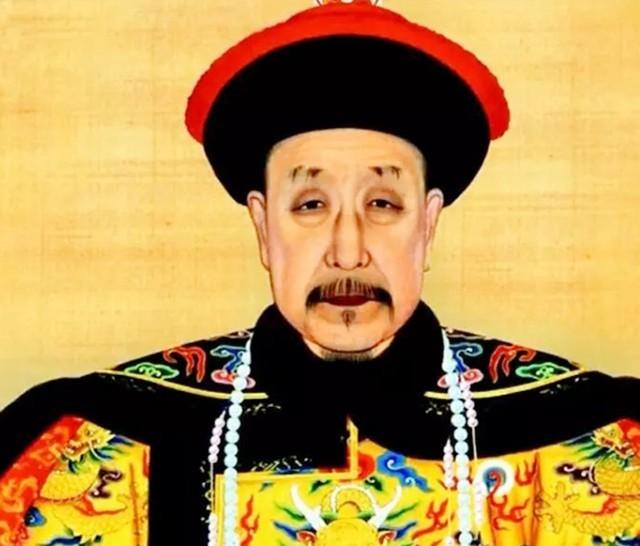 秦桧后人考上状元，经过岳飞坟墓时作了两句诗，被后人称赞不已