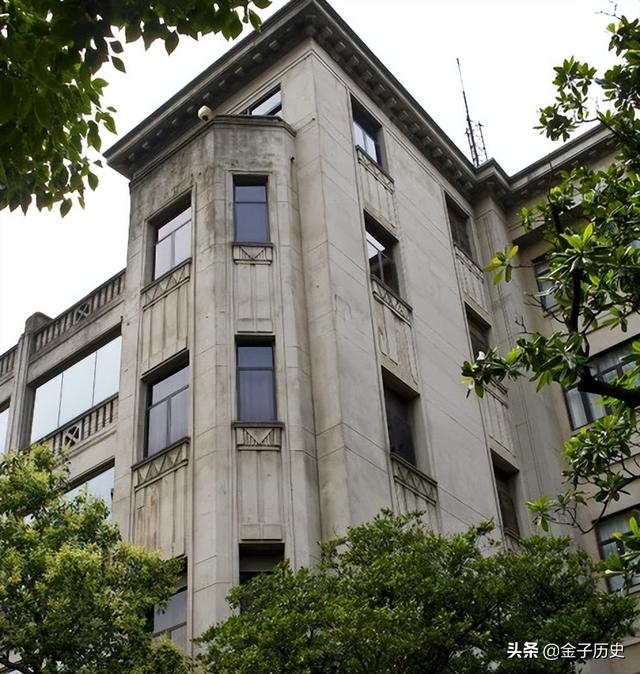 恩人儿子来投靠，杜月笙老婆故意扔钱试探：如果捡了，就打发他走