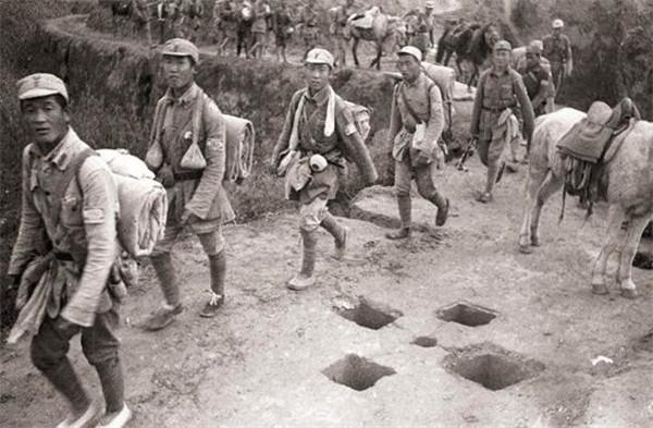 被遗忘的国民党士兵，默默保卫祖国4年，解放军战士敬礼感谢